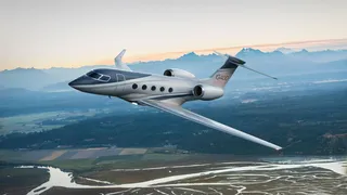 A review of the new Gulfstream G400 business private jet